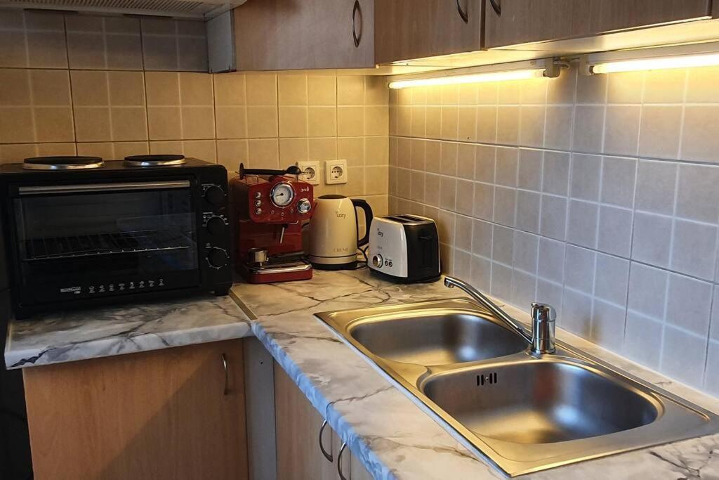 Spacious Beauty In Athens, 55M2, Metro 7' Екстериор снимка