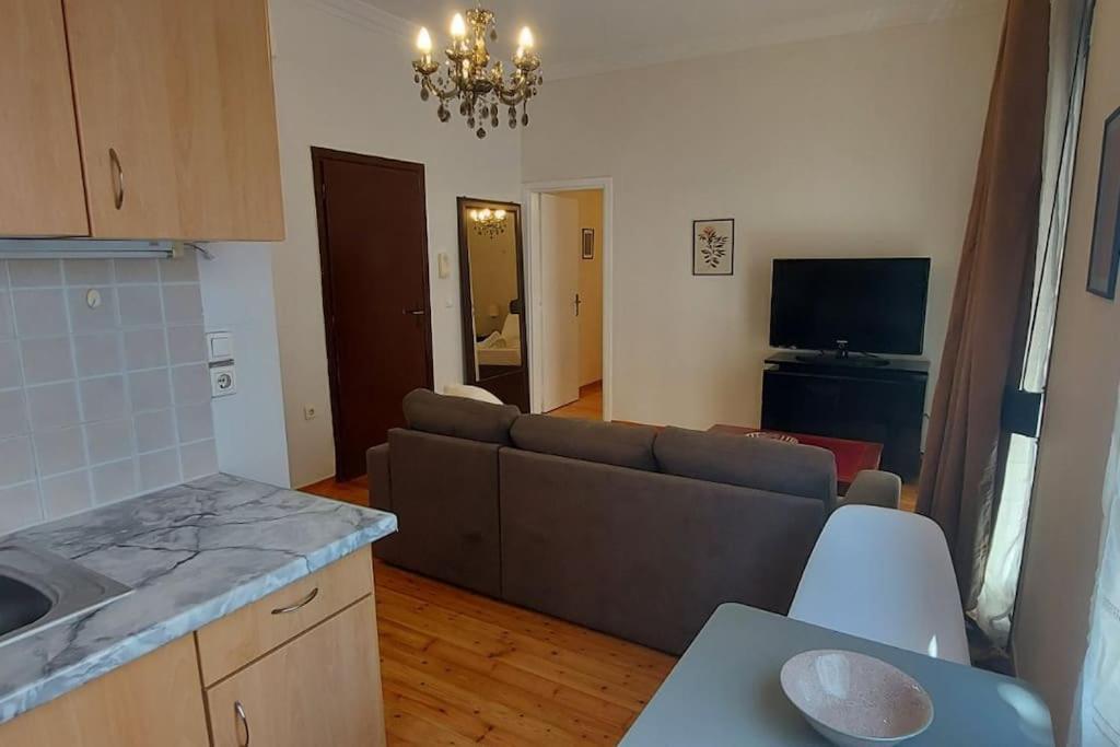 Spacious Beauty In Athens, 55M2, Metro 7' Екстериор снимка
